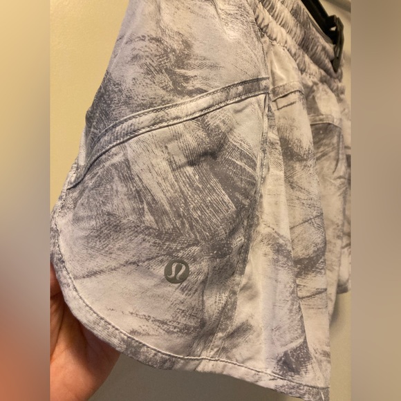 Lululemon Tracker short - Picture 4 of 5